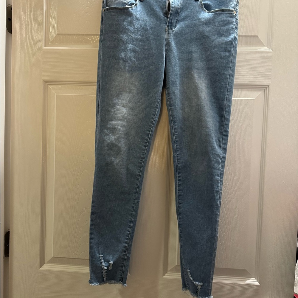 Stylish Light Blue Cropped Women's Jeans